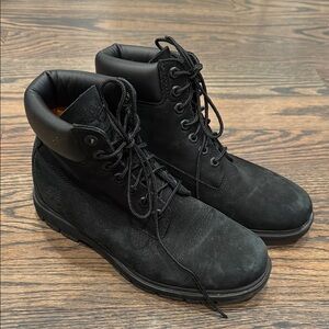 Timberland Black Boots with Padded Ankle Collar and Thick Rubber Sole